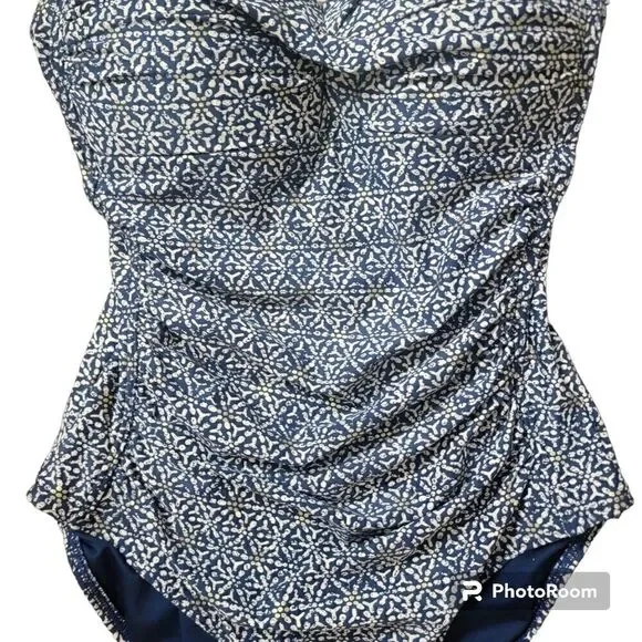 Nip Tuck Joanne Twist Front One Piece Swimsuit. Size 6. - Picture 4 of 11